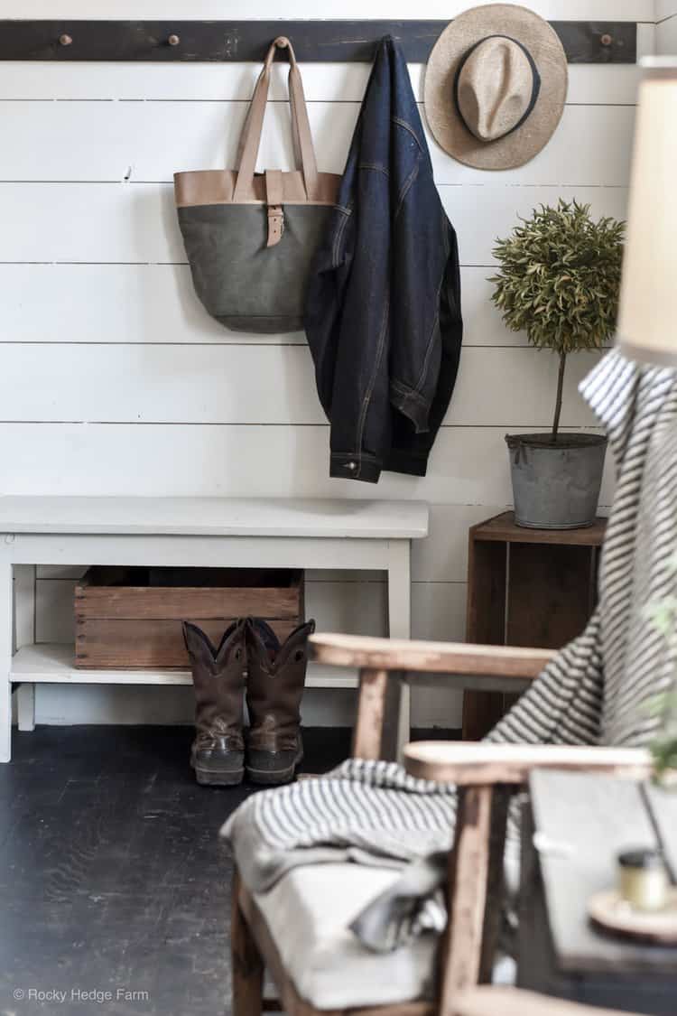 Small Farmhouse Style Entryway