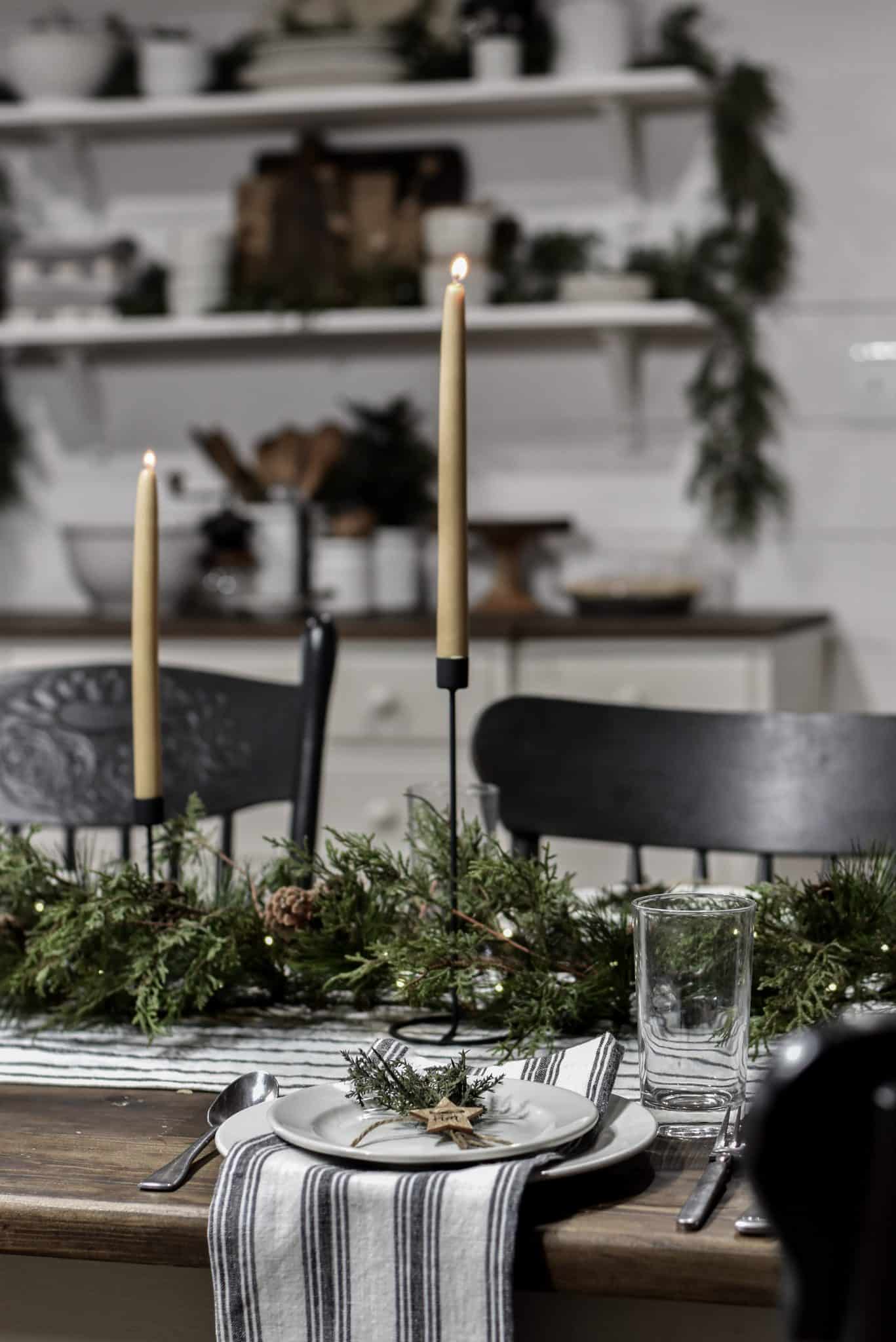 Simple Country Christmas Table Decorations - Rocky Hedge Farm