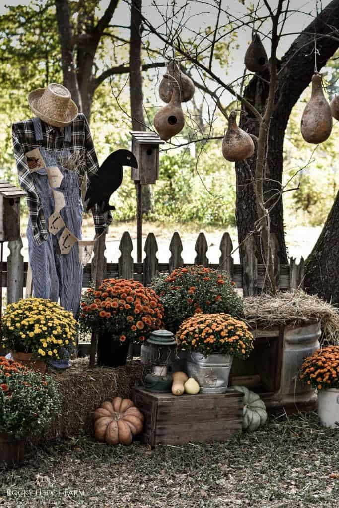 DIY Outdoor Fall Yard Decor Ideas - Rocky Hedge Farm