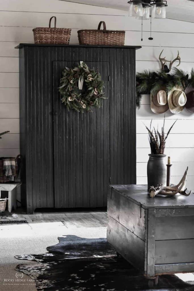 Farmhouse Christmas Entryway