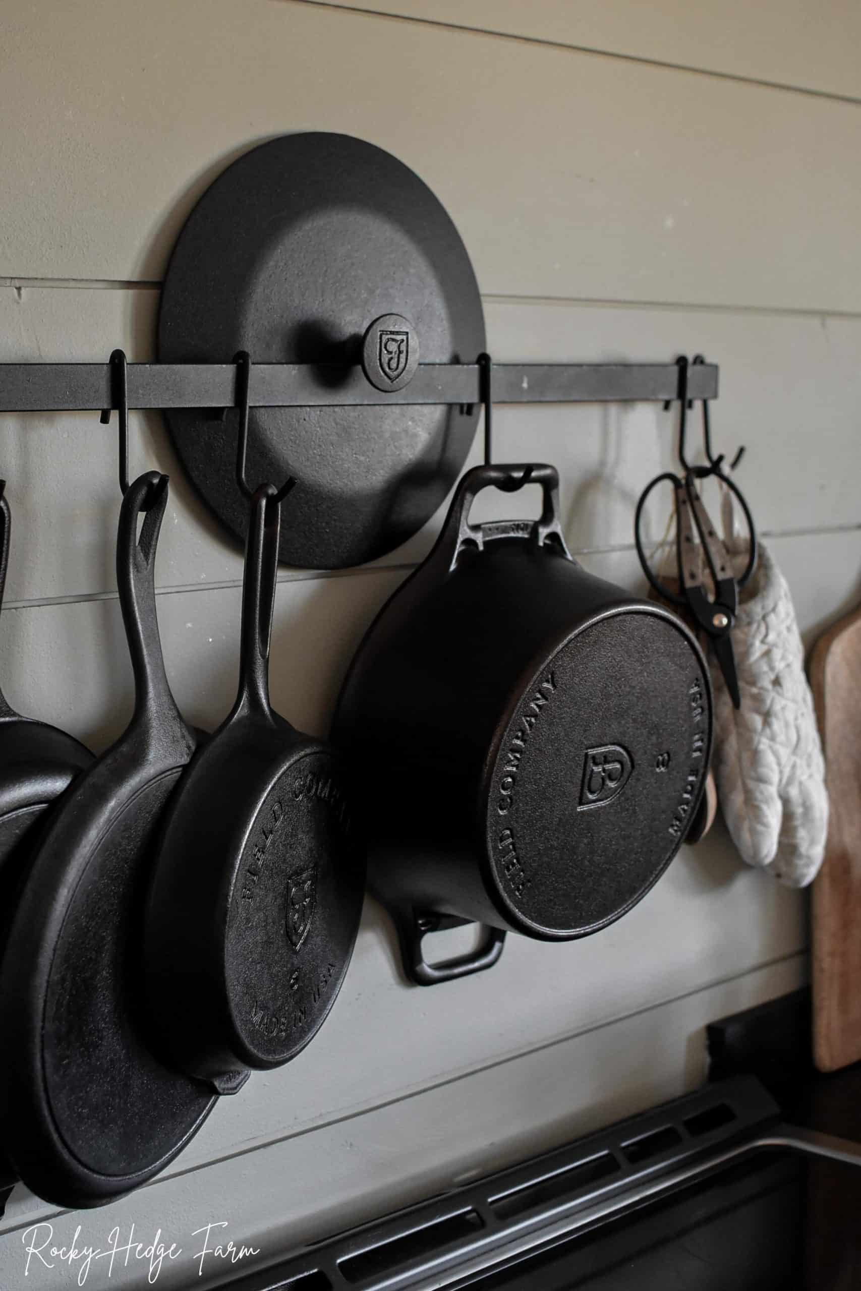 Cast iron skillet countertop caddy