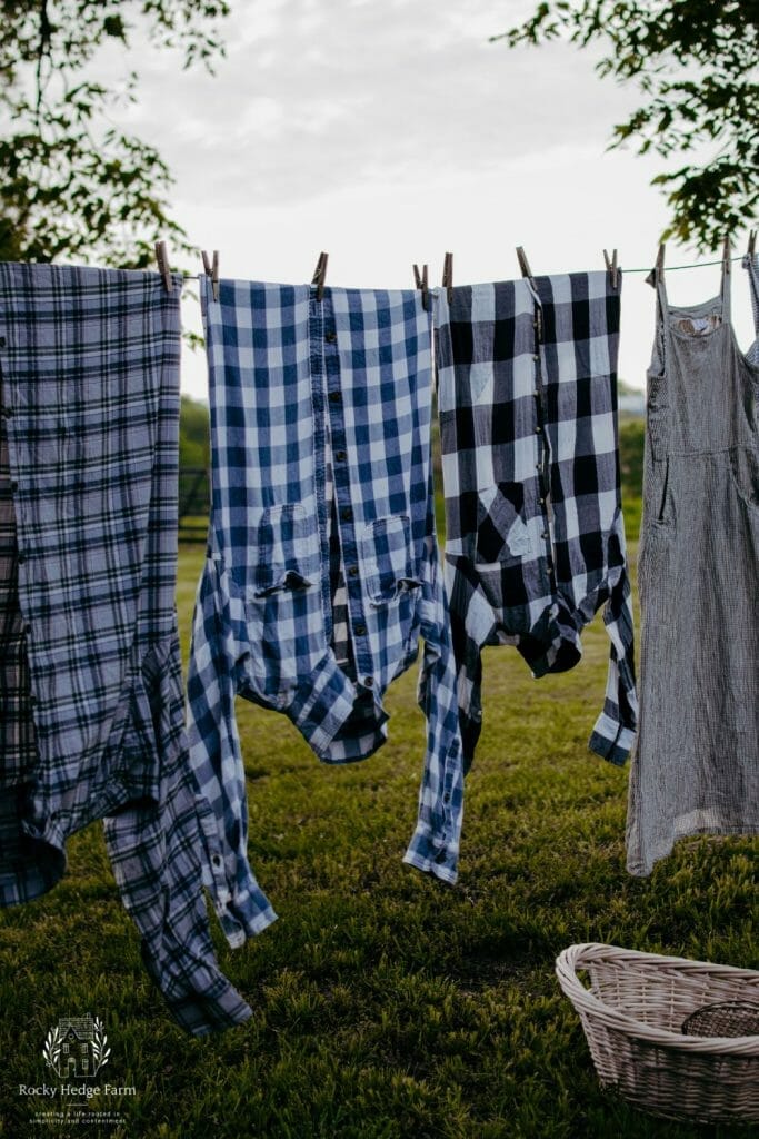 Hanging Clothes on the Line the Right Way - Rocky Hedge Farm