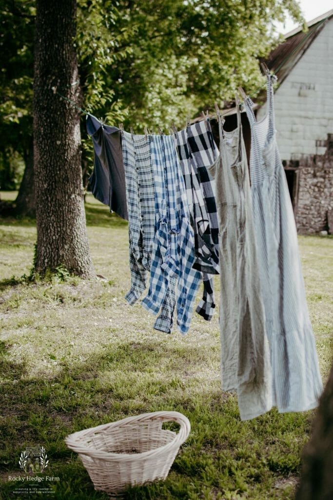 How to Hang Clothes on a Clothesline