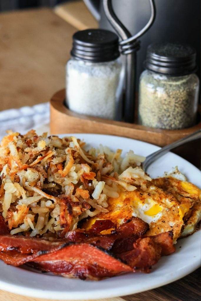 crispy hash browns with bacon and eggs