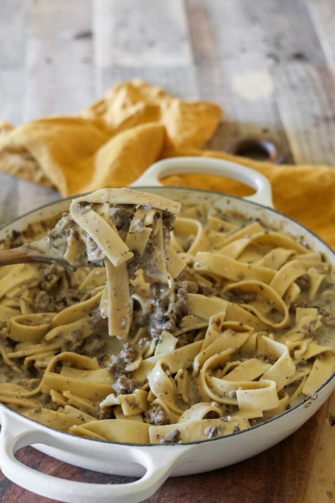 A one-pan meal of ground beef stroganoff with pasta, perfect for a quick weeknight dinner. 